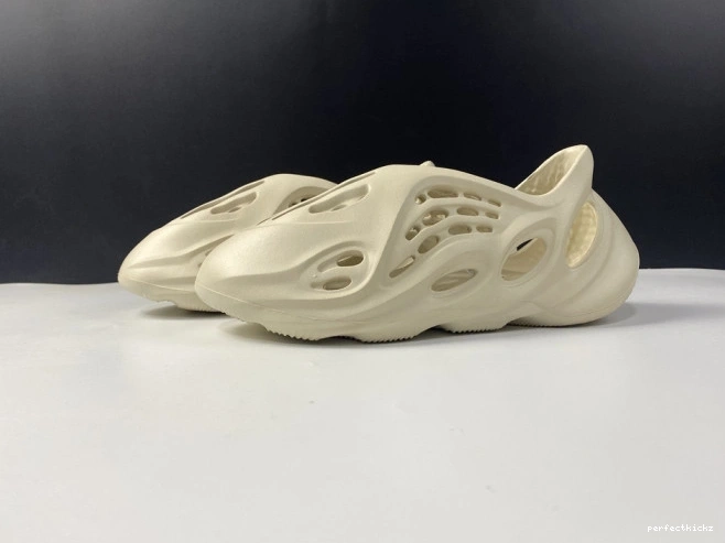Sand FY4567 Yeezy Adidas Foam RNNR 0806